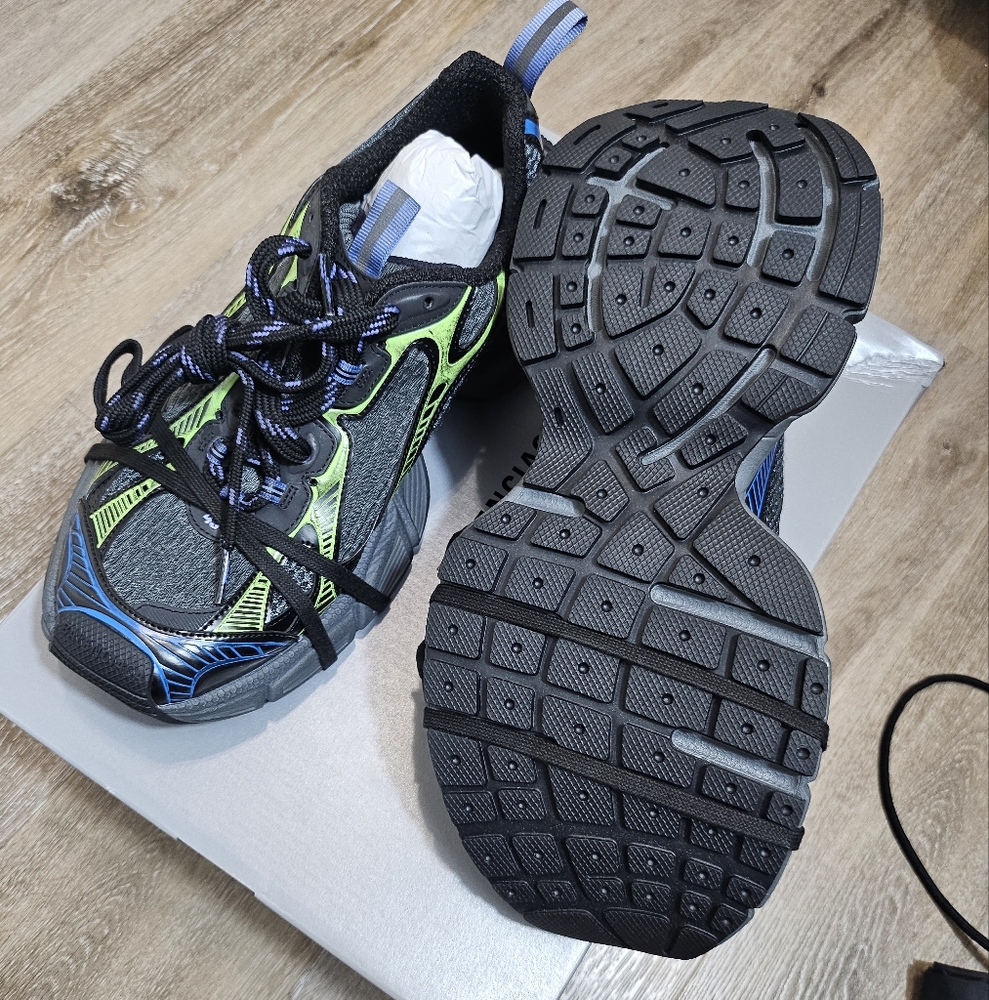 Balenciaga  3XL  Sneakers - Picture 6 of 7